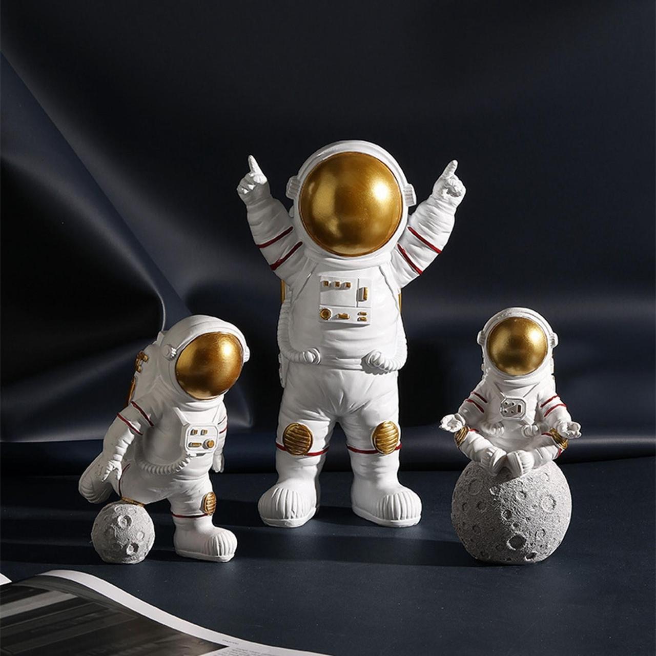 Galactic Explorer Astronaut Figurine Set – 4-Piece Cosmic Decor for Home and Office