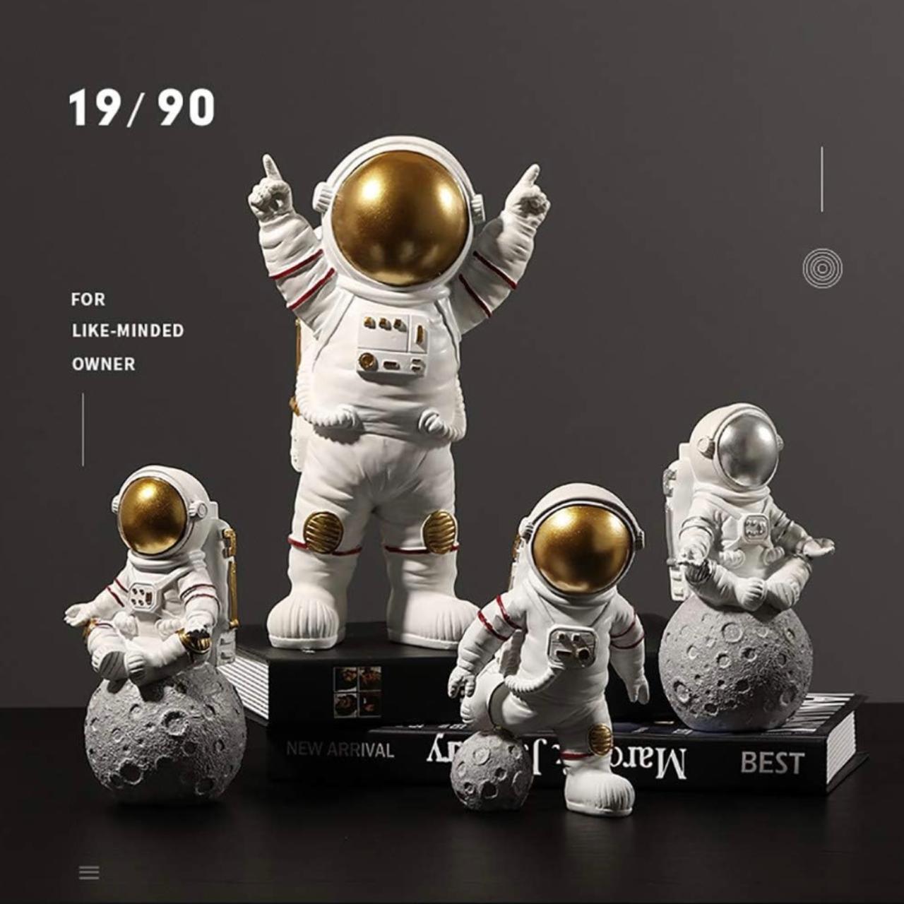 Galactic Explorer Astronaut Figurine Set – 4-Piece Cosmic Decor for Home and Office